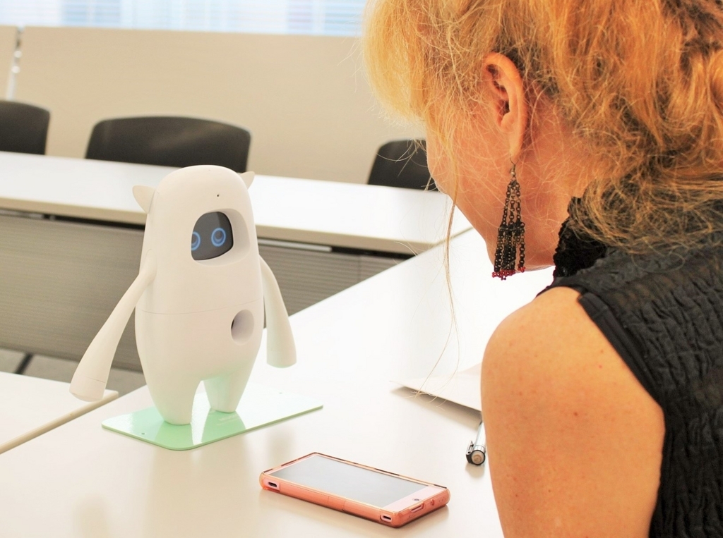 英会話ロボットMusio(ミュージオ)と外国人が英会話をするとどうなるか検証!